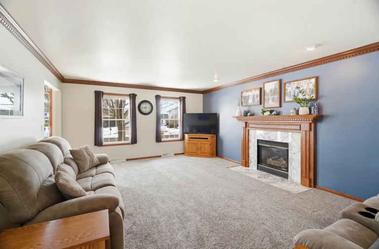 46 Aurora Ln, Fond Du Lac, WI 54935