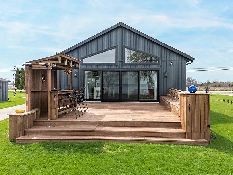 N8805 Lakeshore Dr van dyne, WI 54979