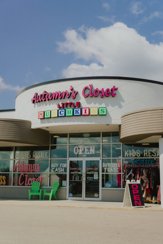 Aumtumn's Closet Outside Signange
